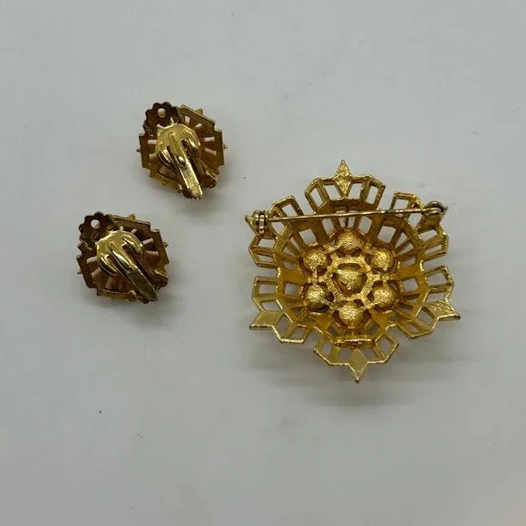 Vintage Gold-Tone Brooch & Clip-on Earrings Set With Faux Pearls Statement - Picture 12 of 16